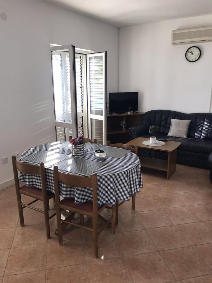 מליני Seven Seas Apartments מראה חיצוני תמונה